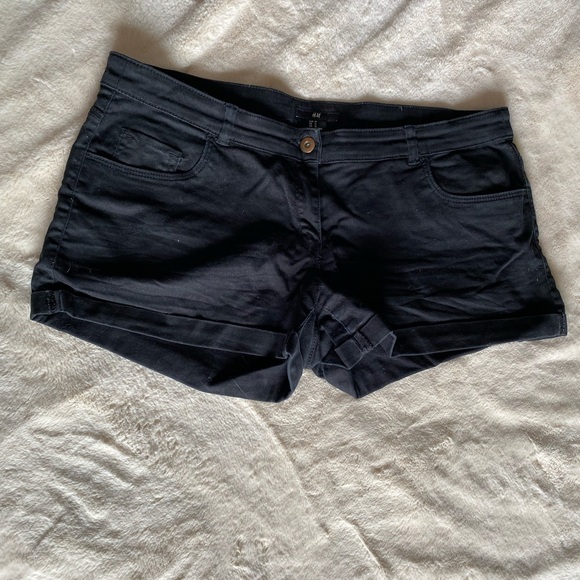 H&M black denim shorts - Picture 1 of 3